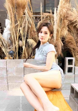 75993江边闲逛的超短连衣裙大长腿极品美足美女视频
