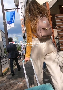 75970回家的紧身裤小姐姐视频