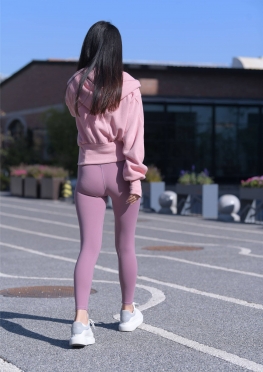 71700可爱又漂亮的瑜伽裤紧身裤长腿美女视频