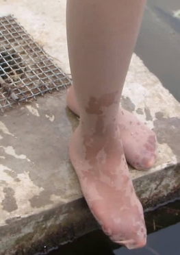 73455-73458搭讪从小河边到商城的肉丝长腿美女视频