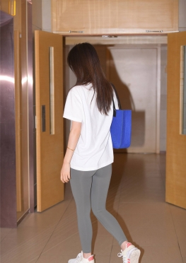 4720HS瑜伽克【709P】灰色紧身瑜伽裤长腿翘Tun美女图片