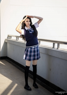 Z愉X-019果酱【109P+2V】走廊上的jk短裙肉丝足长腿美女同--