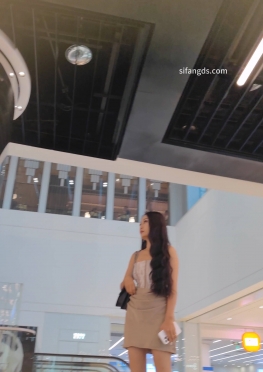 72320逛街的短裙长腿美女视频