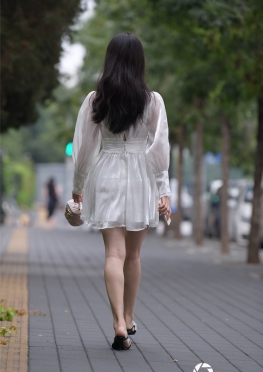 白裙M【302P】魔镜街拍第一站白裙大白腿美女套图爱蜜社
