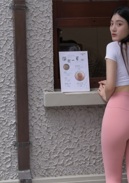 抹茶加冰-芬瑟JSK【449P】魔镜街拍美术馆粉色紧身裤翘臀美女