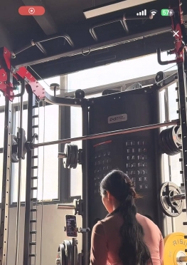 75297在家里练瑜伽的紧身裤美女视频