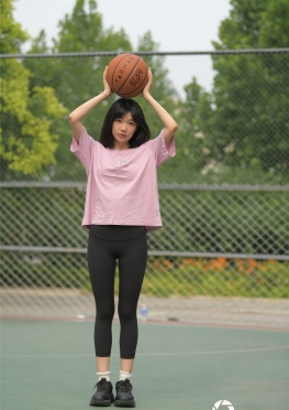 33631【465P】魔镜街拍打篮球的黑色紧身瑜伽裤长腿女孩套图