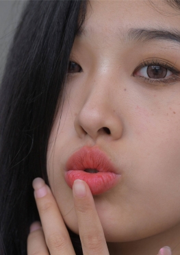 72527穿着白色紧身瑜伽裤的大长腿翘Tun美女视频