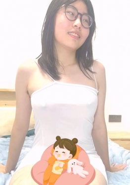 71499来家里拍照的白色连衣短裙长腿眼镜美女同--视频