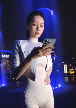 75287逛街的紧身瑜伽裤短裤美女视频