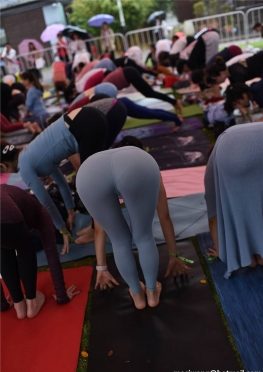 瑜伽会-1343【518P】练瑜伽的紧身裤长腿女孩美足小姐姐