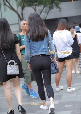 哟，牛仔衫搭配健美裤MM