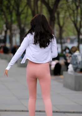 75015-75021逛街的粉色紧身瑜伽裤长腿美女视频