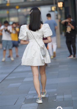 34417【127P+1V】面对镜头爱笑的白色短裙可爱女孩套图