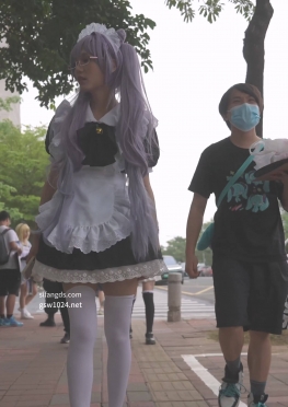 73011活动现场的女仆装白袜小姐姐视频