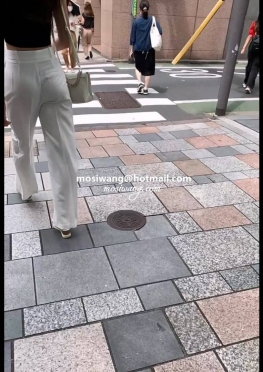 75963逛街的灰色紧身裤长腿小姐姐视频