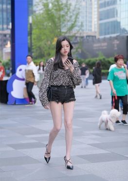 441HS热K【70P】逛街的非常有气质的牛仔热裤长腿美女套图