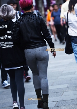 带刺的玫瑰，紧身瑜伽裤长腿美女图片