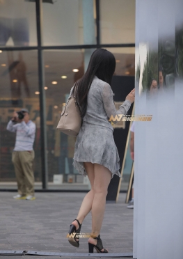 街拍白皙小姐姐，性感少妇