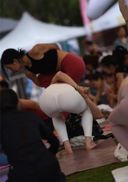 瑜伽会-1421【686P】练瑜伽的紧身裤大长腿美女套图