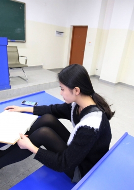DXG-S019【712P】在大学校园里的黑丝长腿小姐姐女同学套图