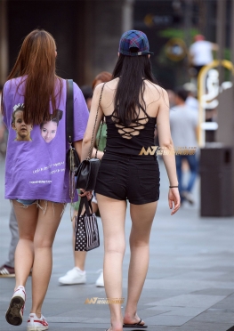 大长腿就是你穿拖鞋的理由？