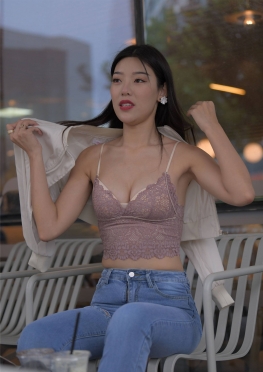 10527牛仔k【620P】身材丰满的紧身牛仔裤长腿美臀美女套图