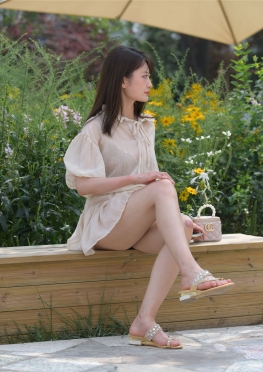 褐色纱裙【307P】魔镜街拍第一站短裙大白腿美女套图
